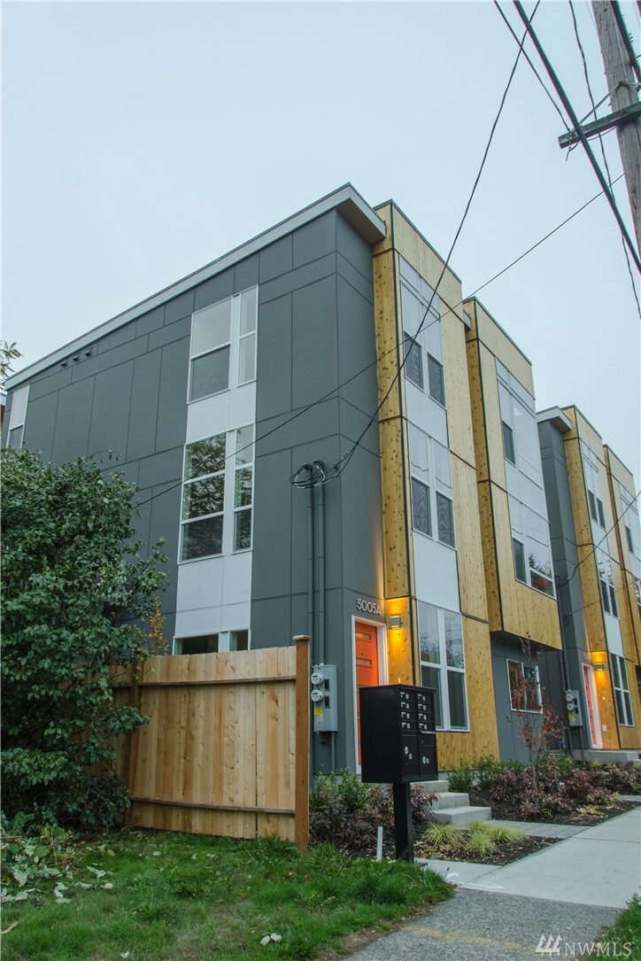 Property Photo: 5005 40th Ave NE A WA 98105