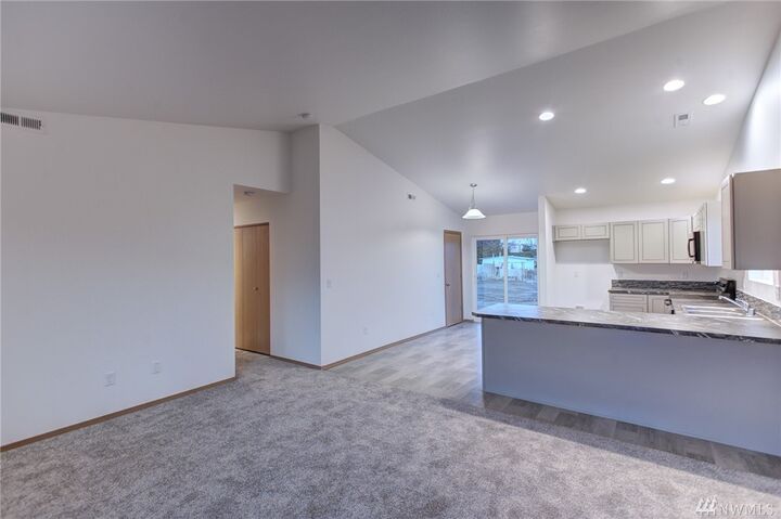 Property Photo: 624 Kimberly Ave WA 99357