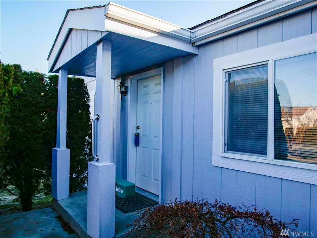 Property Photo: 1 Crystal Place W WA 98841