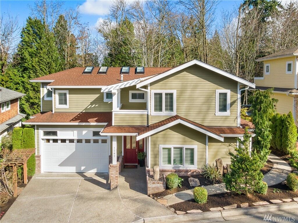 Property Photo:  1202  2nd Avenue  WA 98033 