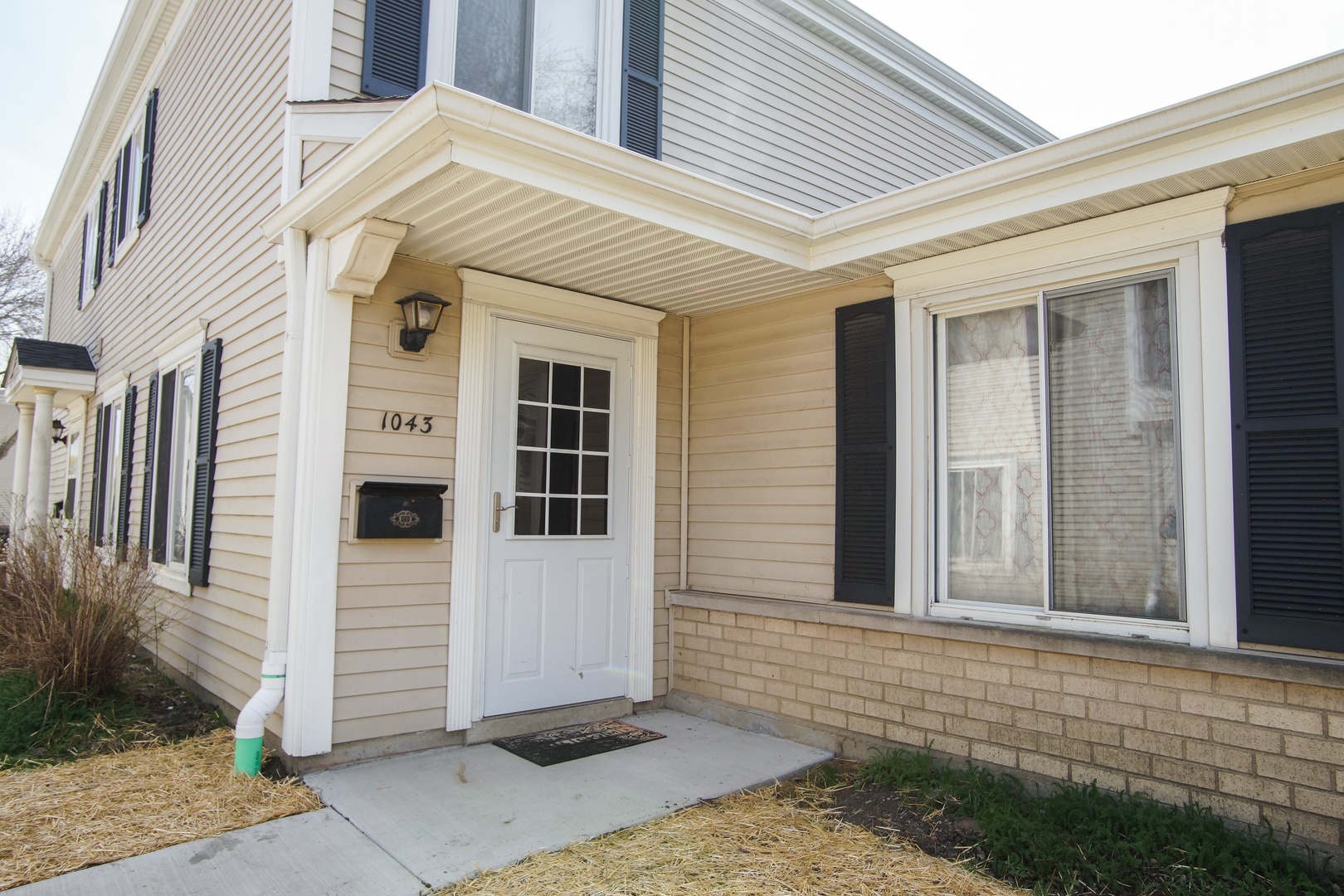 Property Photo:  1043 Cove Drive 136B  IL 60070 