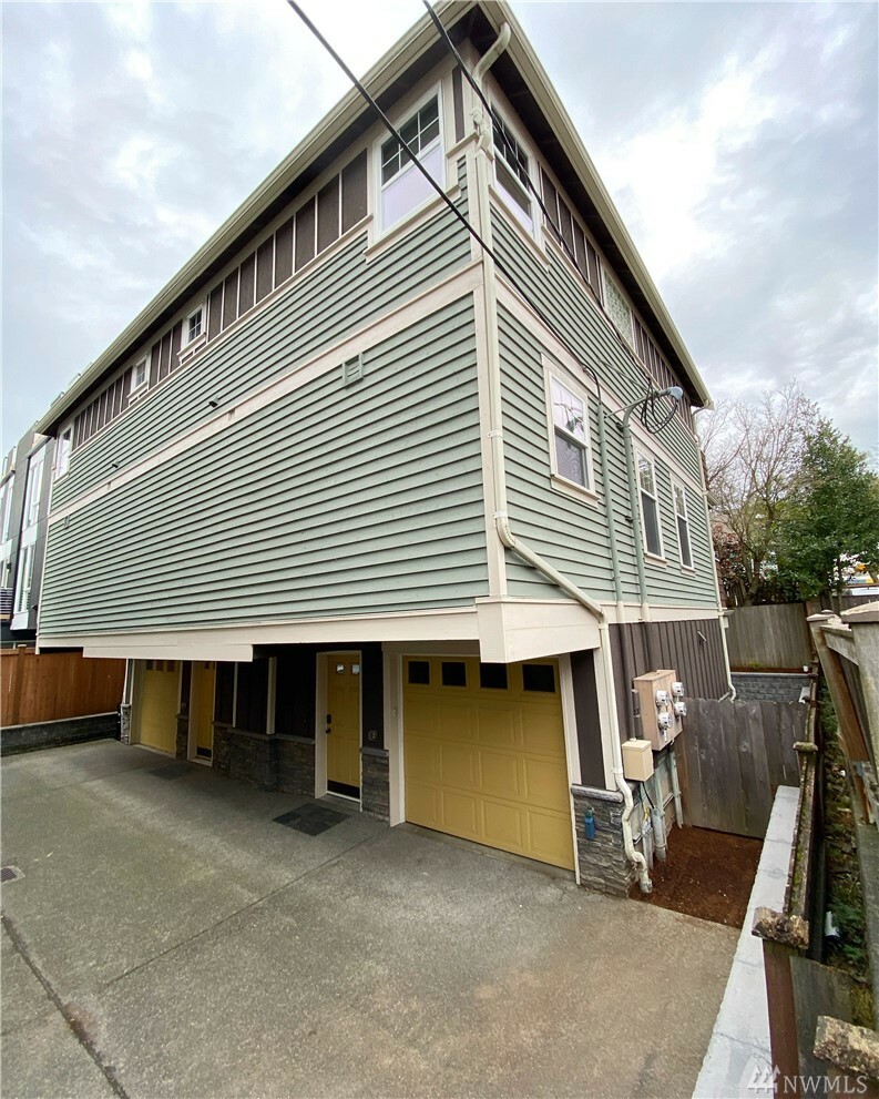 Property Photo:  618 N 45th St B  WA 98103 