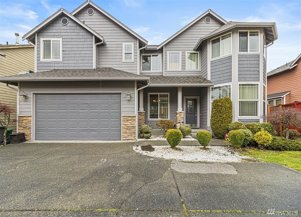 Property Photo:  910 S 48th St  WA 98055 