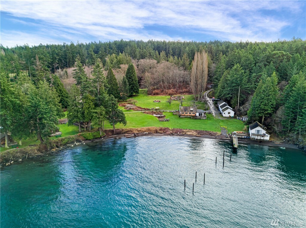 Property Photo: 416 Lonesome Cove Rd WA 98250