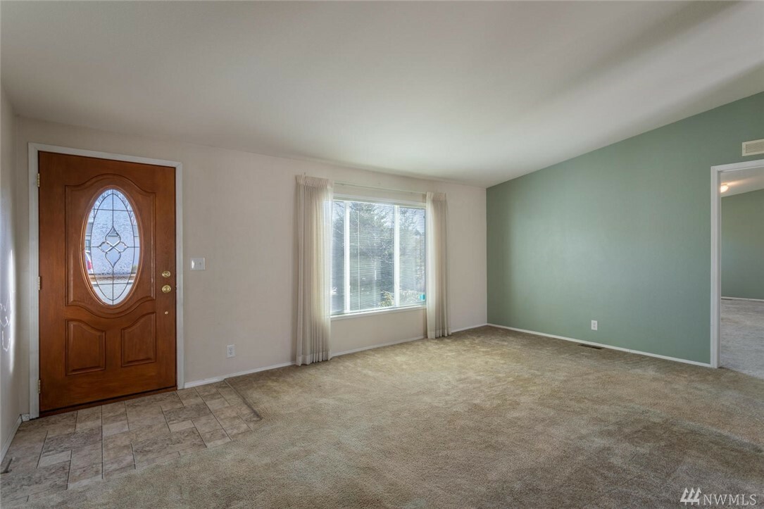 Property Photo:  516 Newport Plaza  WA 98802 