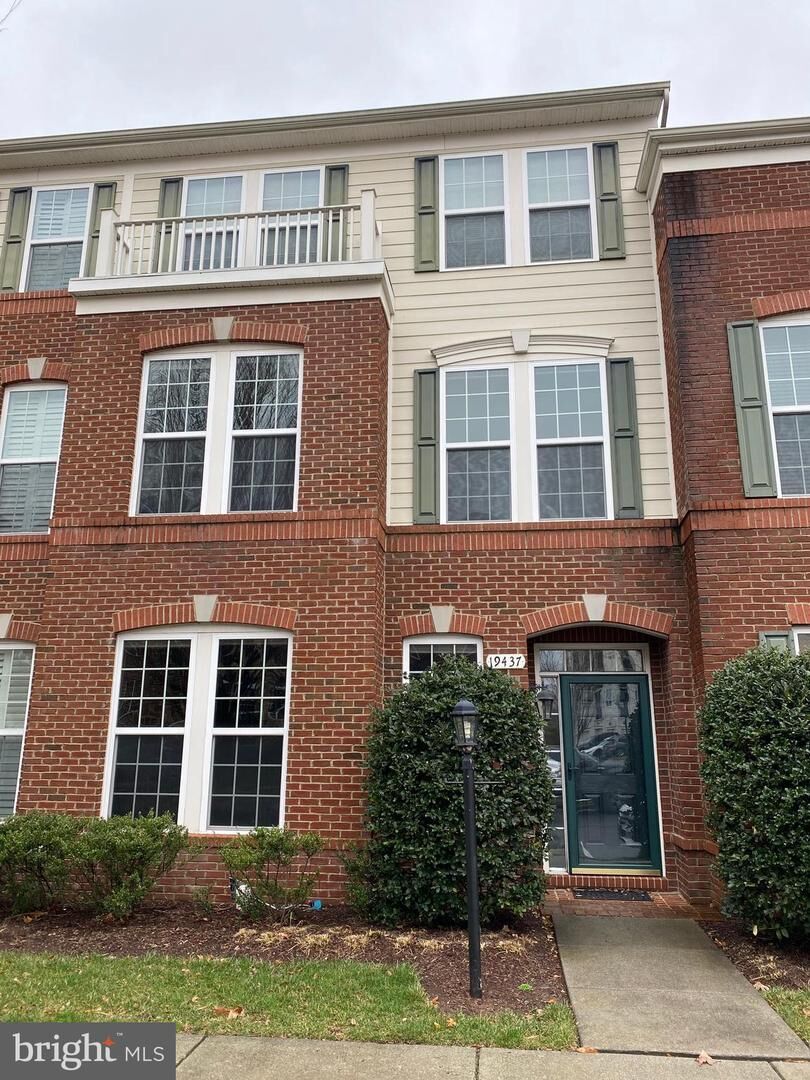 Property Photo: 19437 Coppermine Square VA 20176