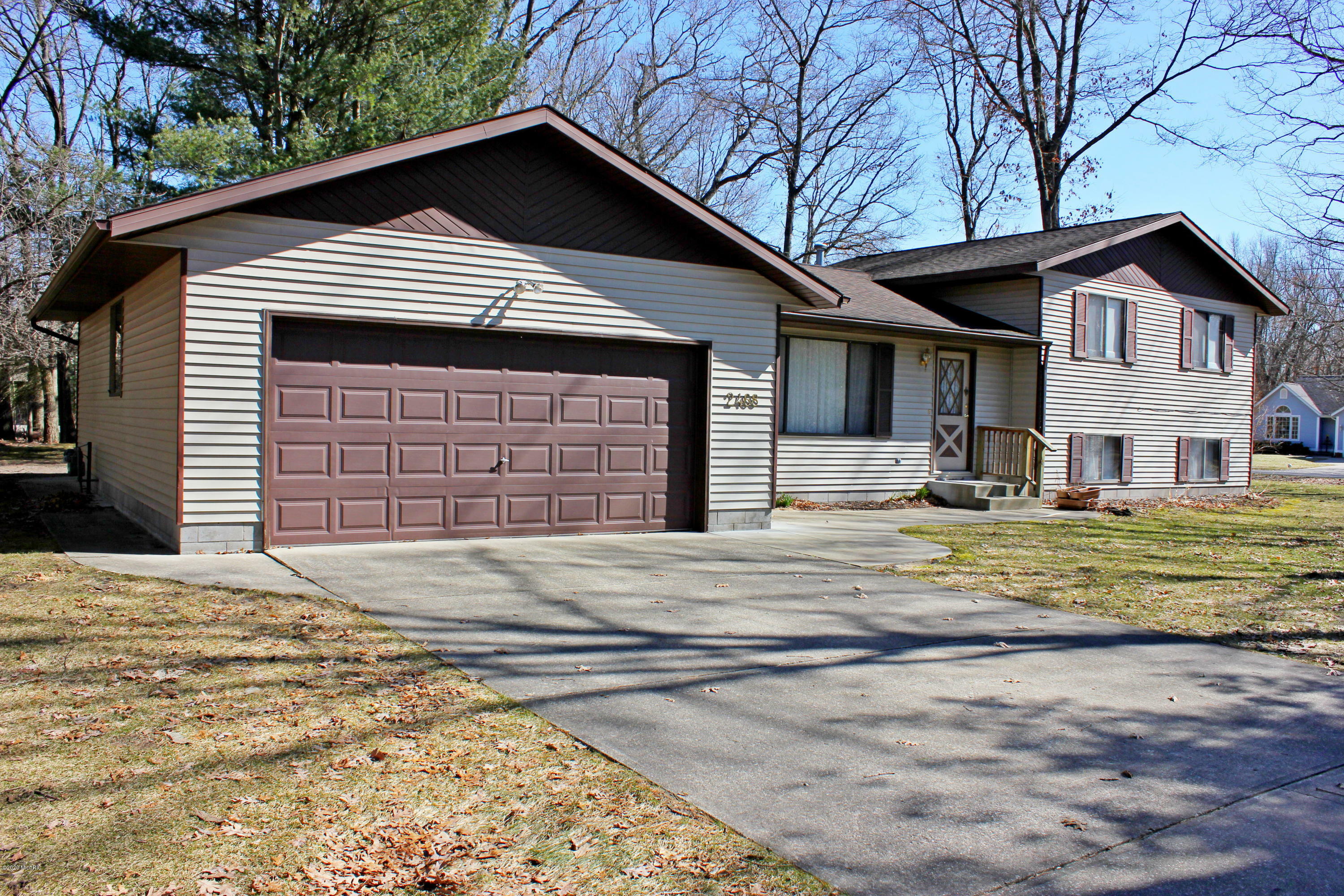 Property Photo:  2468 W Riverwood Drive  MI 49457 