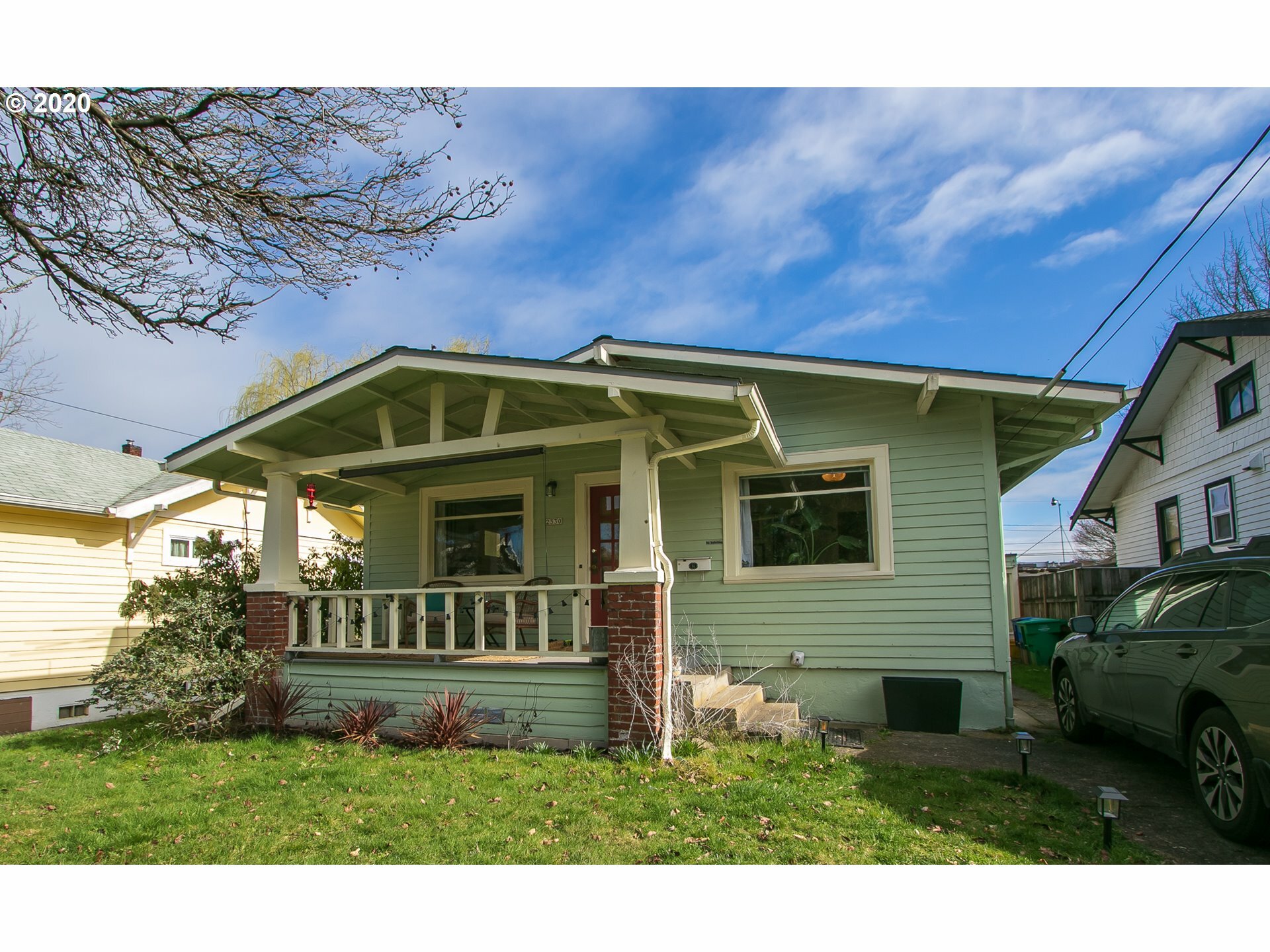 Property Photo: 2330 SE 44th Ave OR 97215