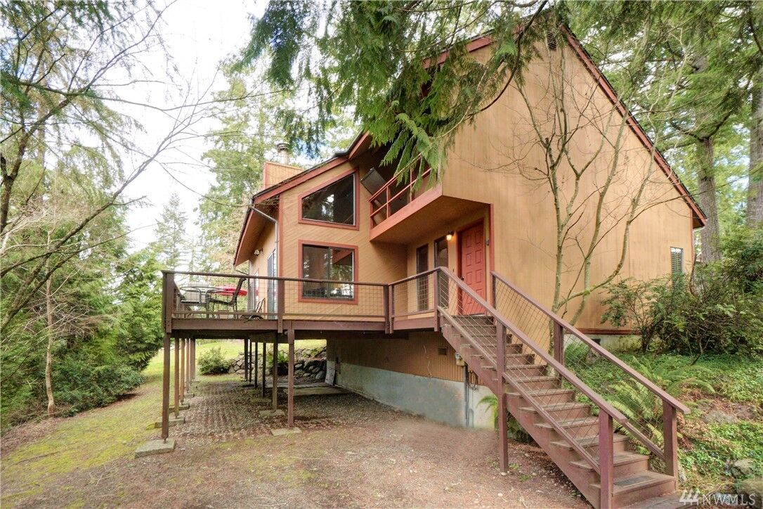 Property Photo:  110 E Lakeland Way  WA 98524 