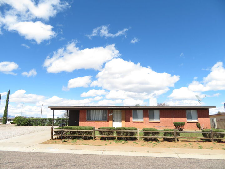 Property Photo: 2021 E Santa Maria Drive AZ 85635