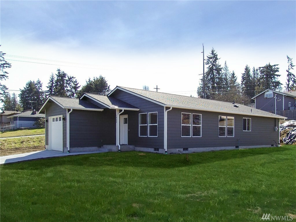 Property Photo:  1608 W 11th St  WA 98363 