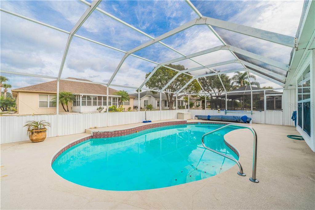 Property Photo:  2033 Prestancia Lane  FL 33573 