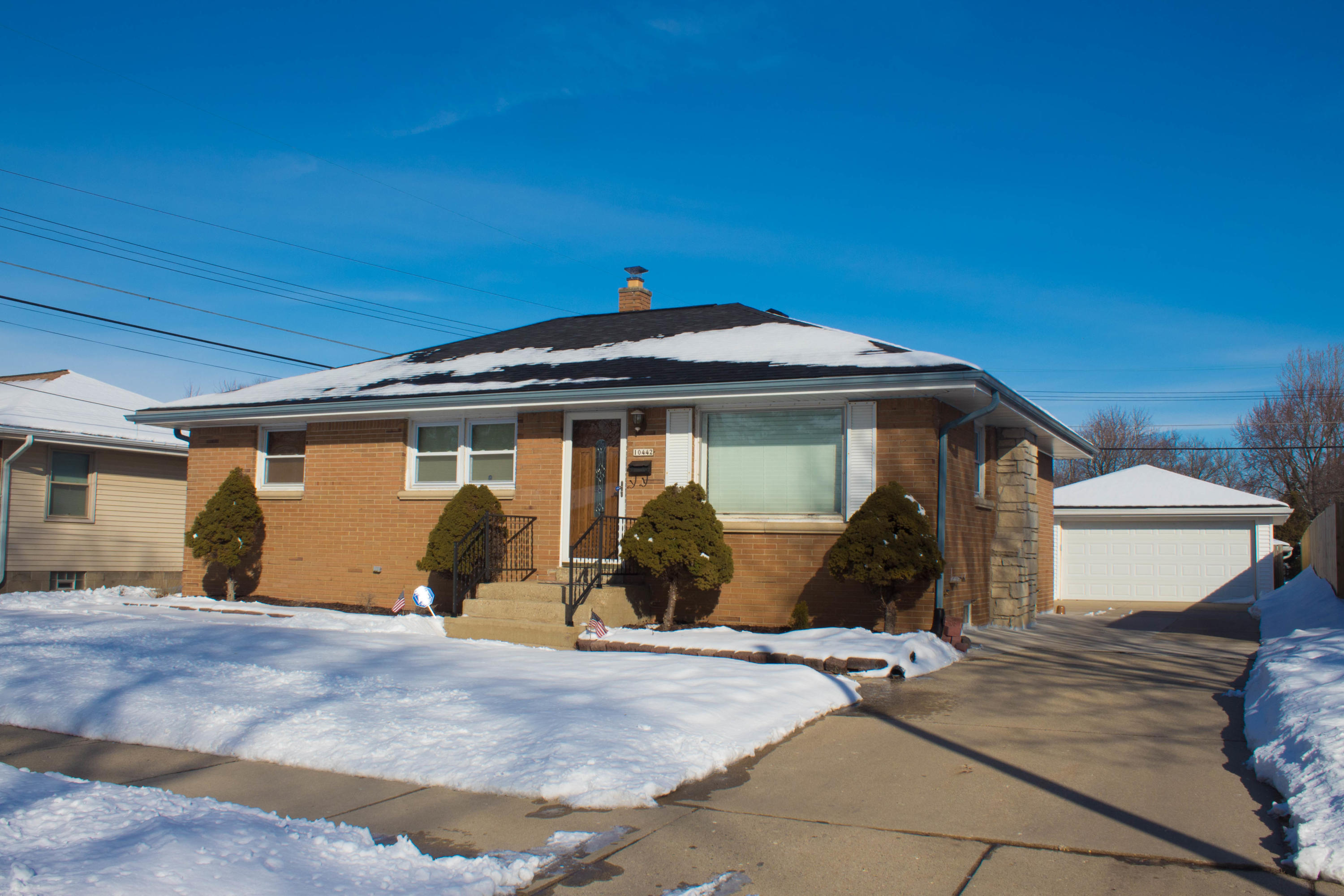 Property Photo: 10442 W Rohr Ave WI 53225