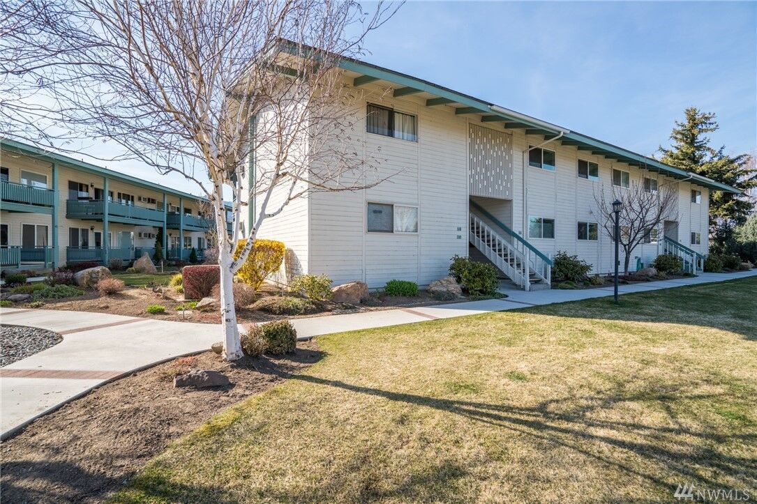 Property Photo:  10 S Cove Avenue 15  WA 98801