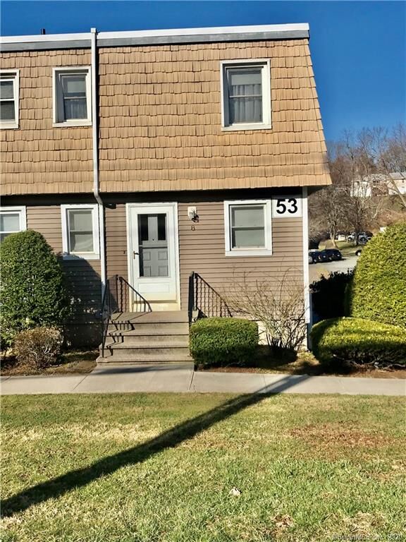 Property Photo:  53 Meetinghouse Village 8  CT 06450 