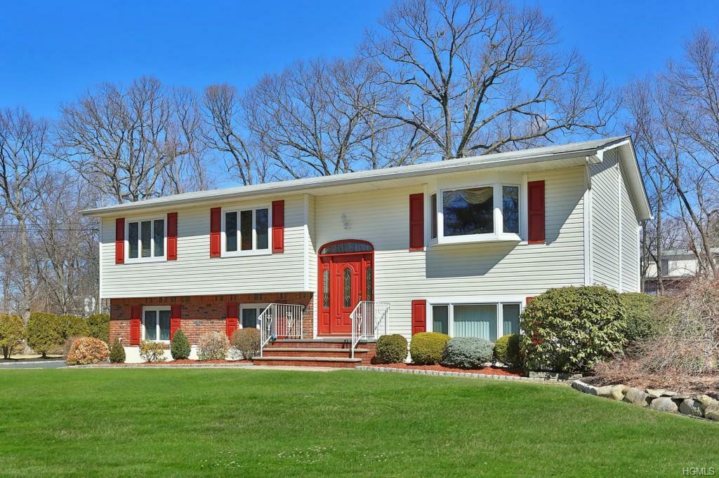 Property Photo:  30 Robertson Drive  NY 10965 