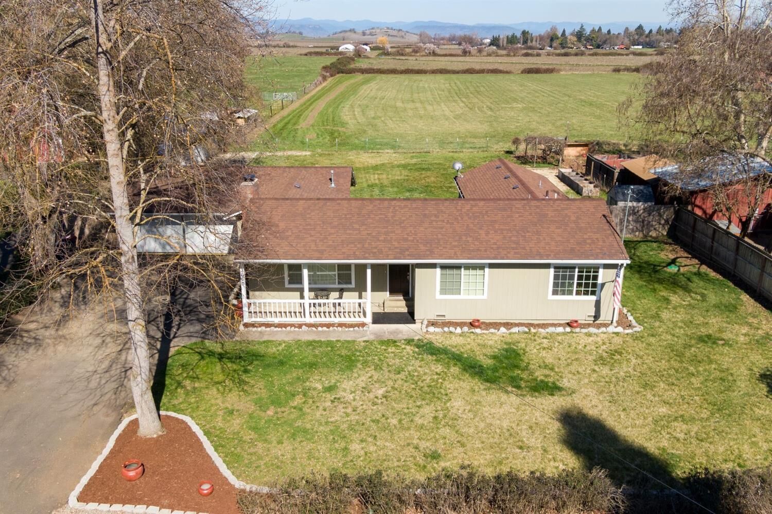 Property Photo: 3660 Madrona Lane OR 97501