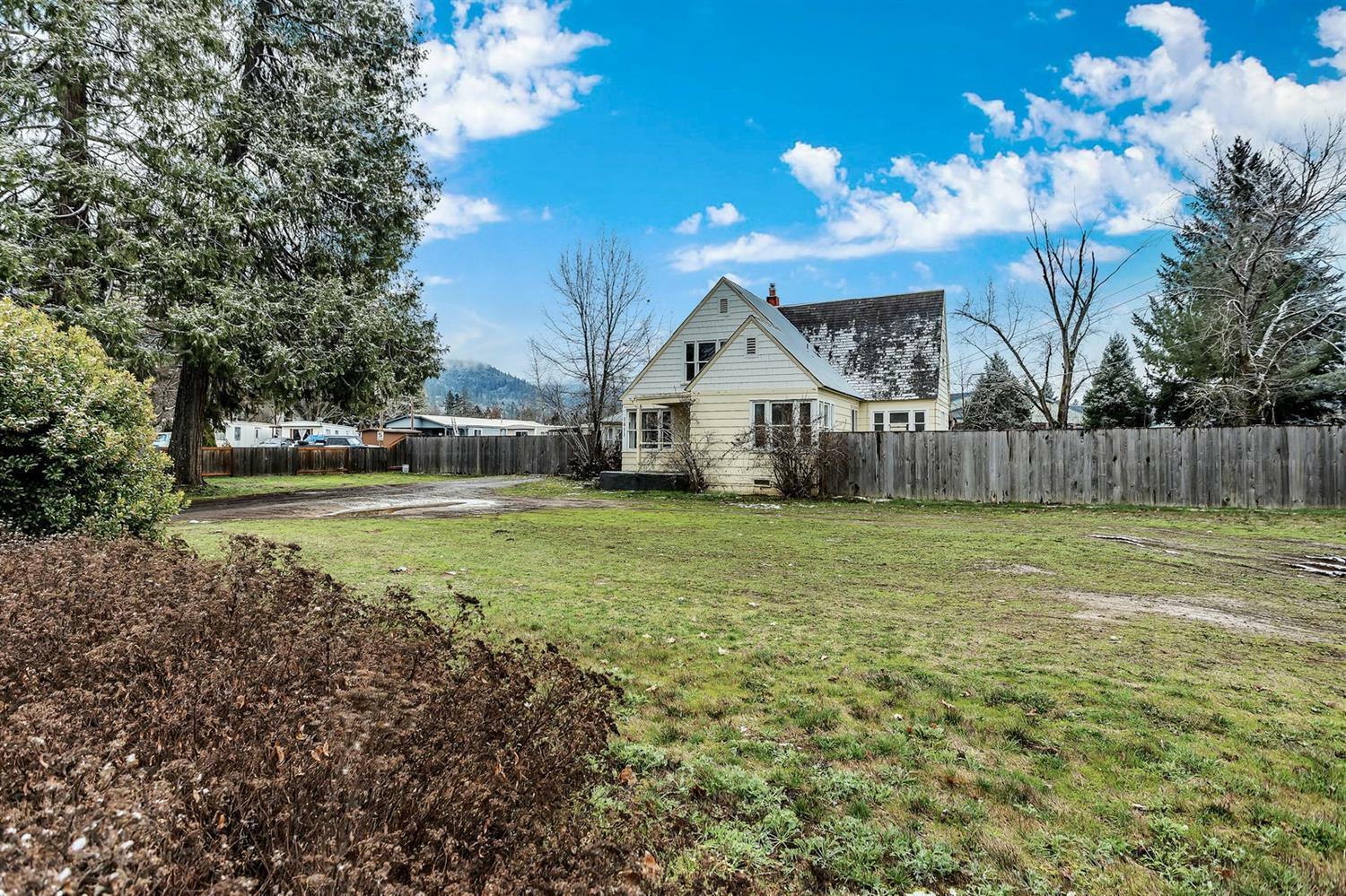 Property Photo: 1411 Rogue River Highway OR 97527
