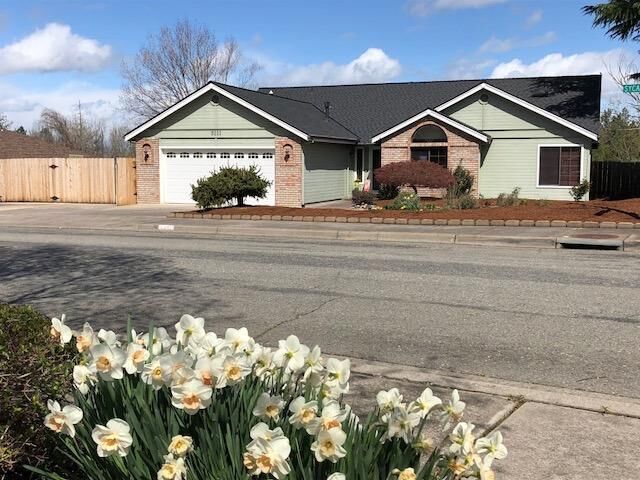 3211 Sycamore Way  Medford OR 97504 photo