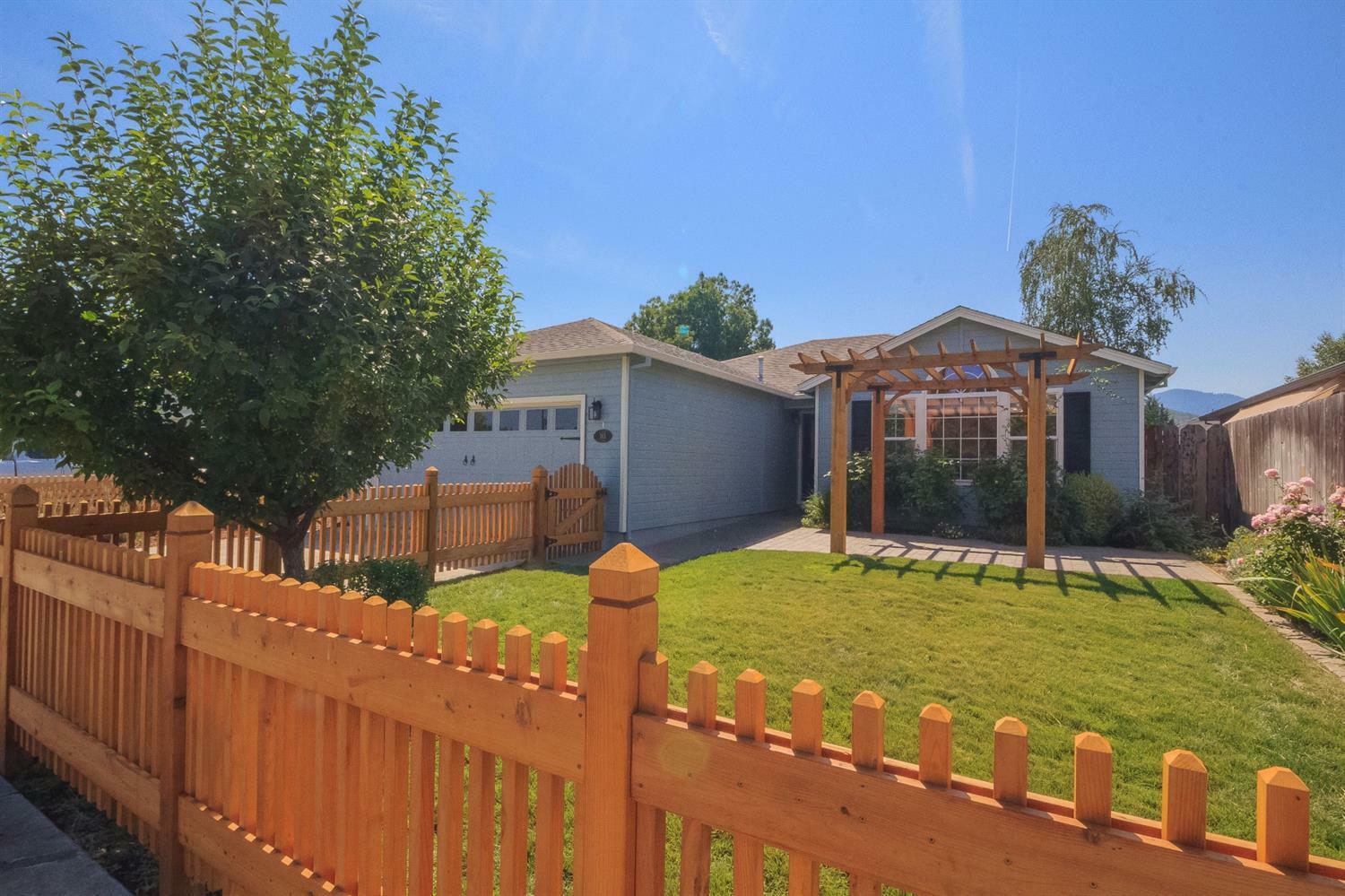 Property Photo: 765 Agate Street OR 97501