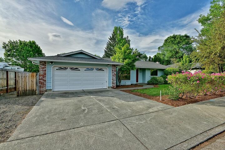 606 Golf View Drive  Medford OR 97504 photo