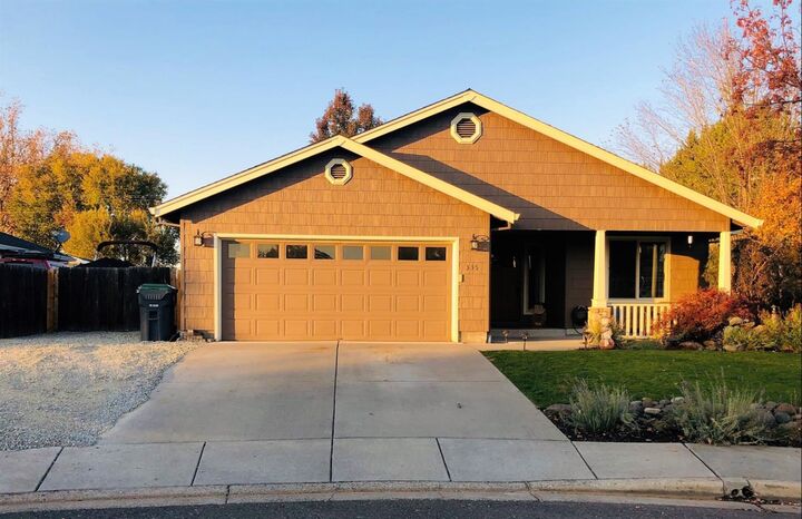 335 Applewood Drive  Central Point OR 97502 photo