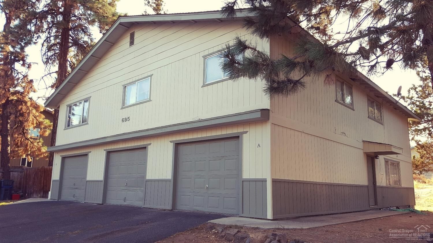 Property Photo: 695 SE Centennial Street OR 97702
