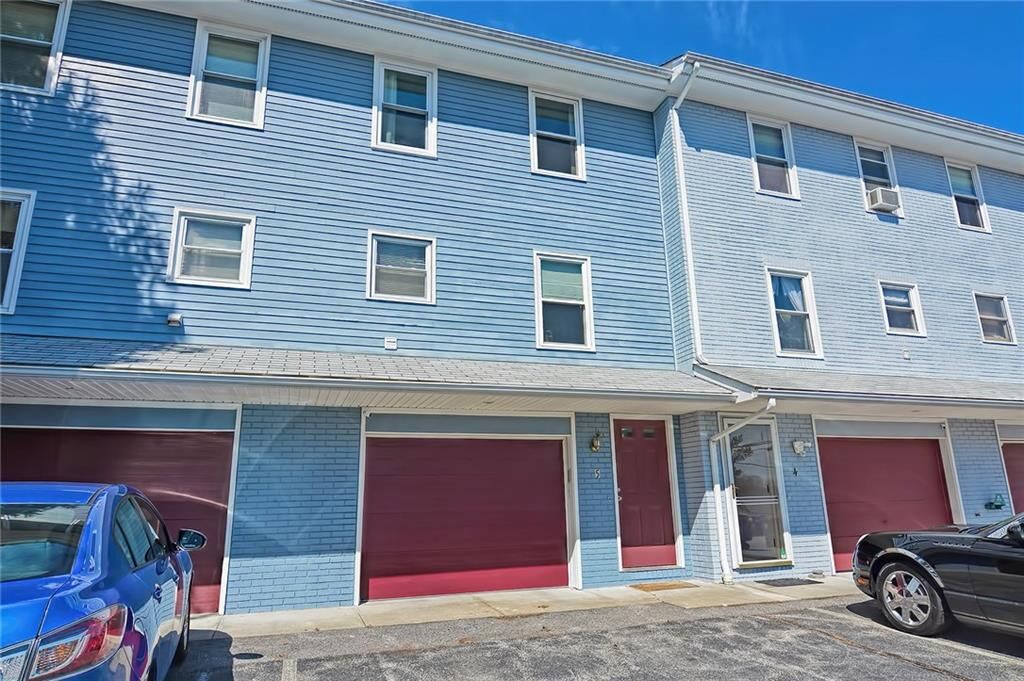Property Photo:  4 Smithfield Rd, Unit#5  RI 02904 