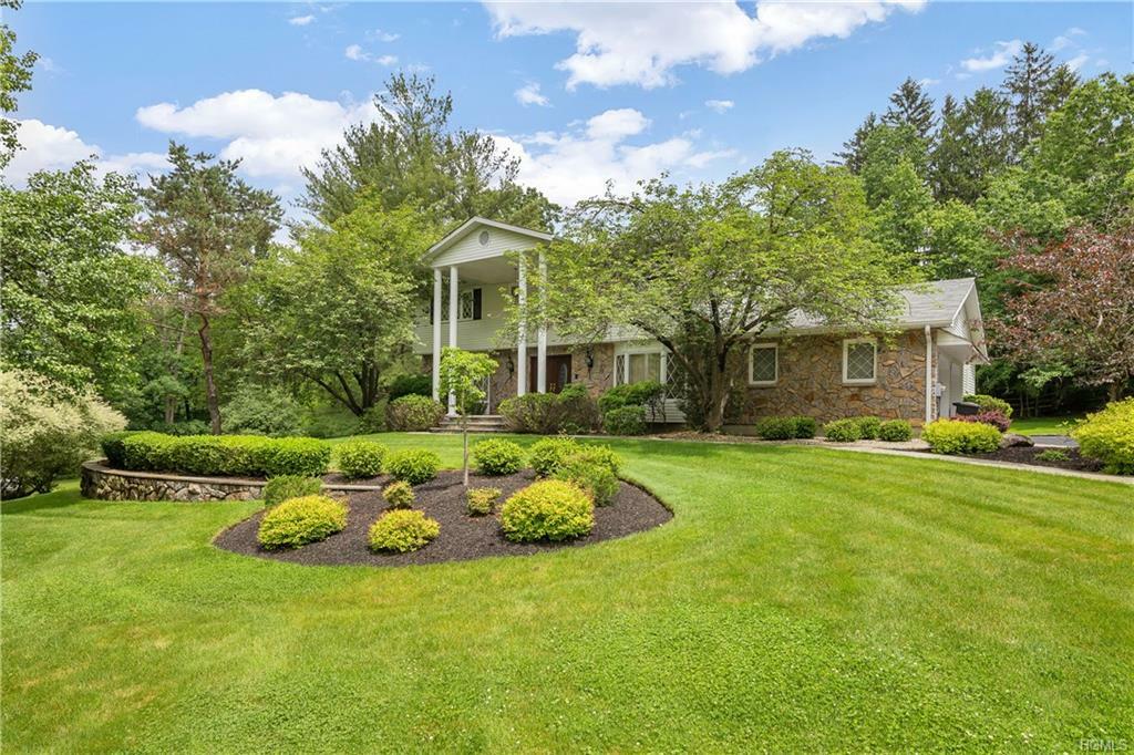 Property Photo:  4 Squirrelwood Court  NY 10956 