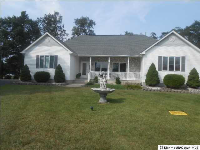 Property Photo:  4 Zengel Court  NJ 08527 