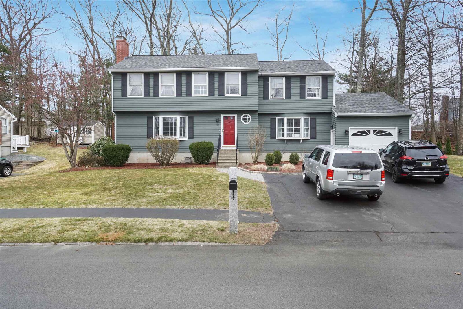 Property Photo:  20 Macdonald Drive  NH 03062 