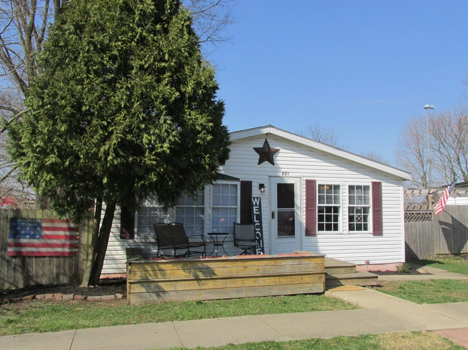 Property Photo: 221 E Chestnut Street IN 46552