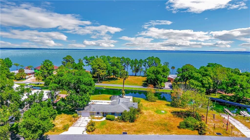 Property Photo: 16 Live Oak Avenue FL 34797