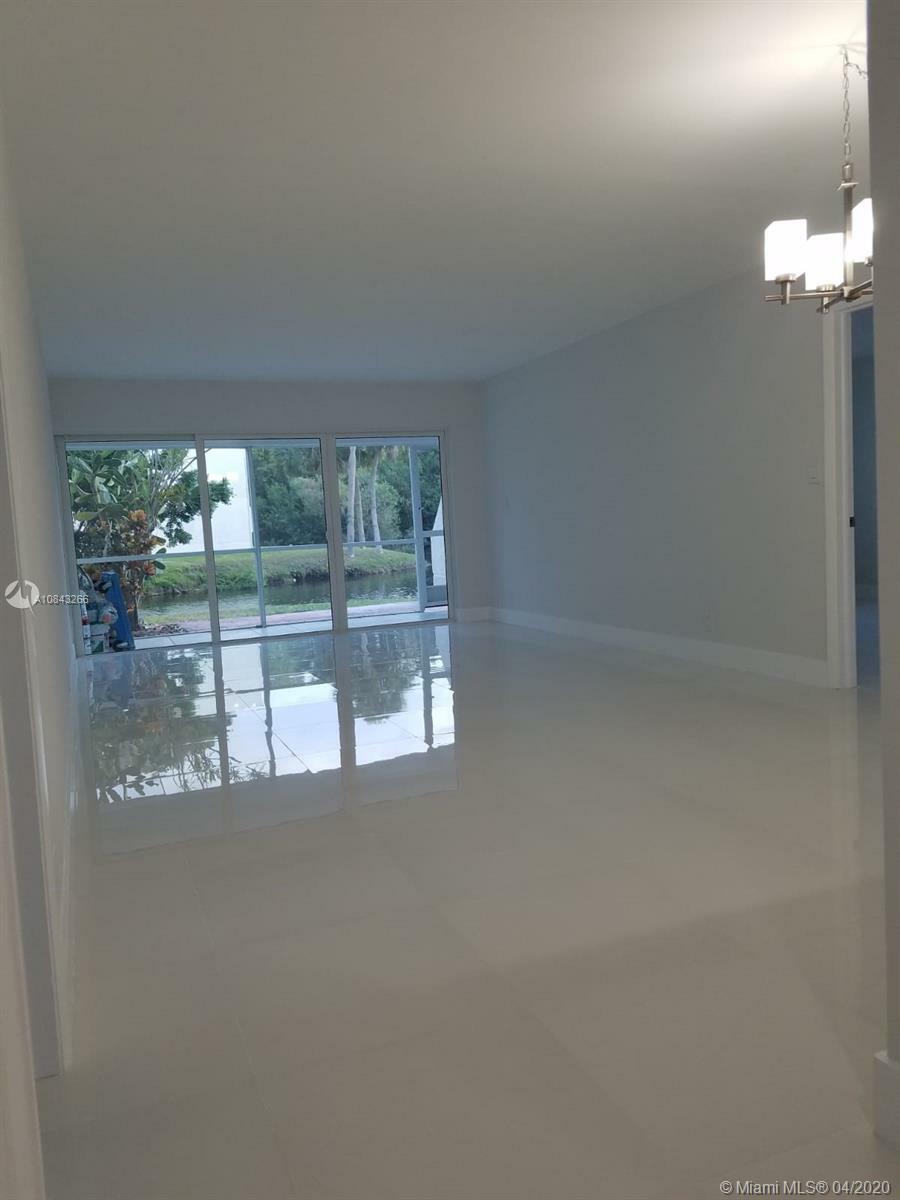 Property Photo: 100 Lakeview Dr Bldg 3 119 FL 33326