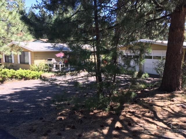 60898 Ridge Drive  Bend OR 97702 photo