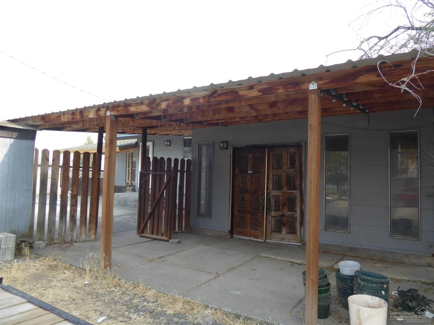 Property Photo:  992 NE Loucks Road  OR 97741 