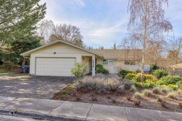 1516 Ridge Way  Medford OR 97504 photo