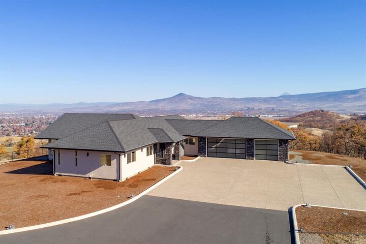 1800 Skyview Drive  Medford OR 97501 photo