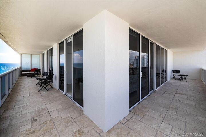 Property Photo: 1830 S Ocean Dr 1808 FL 33009