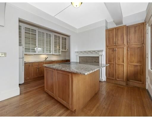 Property Photo: 1080 Beacon St 5A MA 02446
