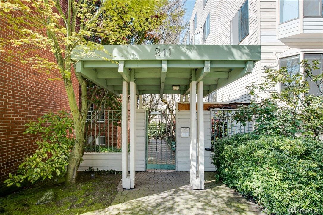 Property Photo:  211  Summit Avenue E N407  WA 98102 