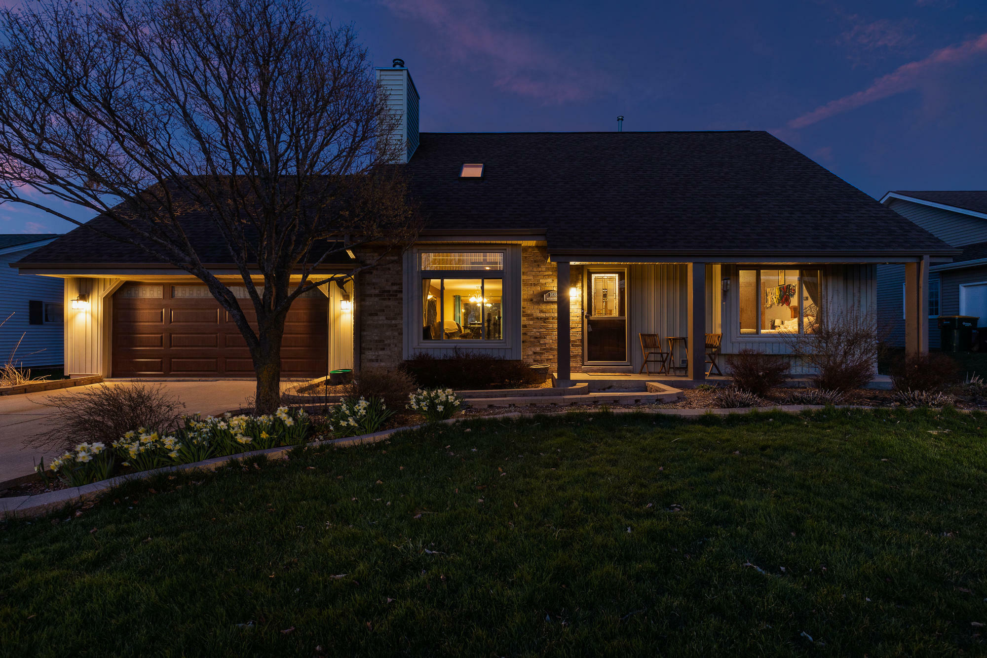 Property Photo: 10380 S Mockingbird Ln WI 53154