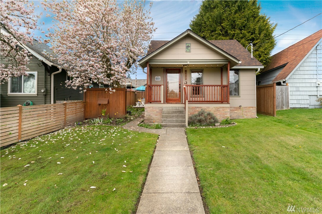 Property Photo:  4422 S 3rd Ave  WA 98203 