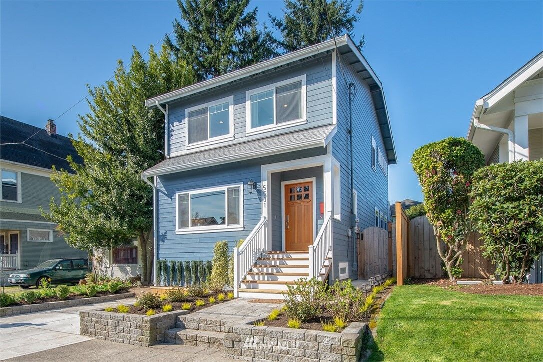 Property Photo:  5531  Woodlawn Avenue N  WA 98103 