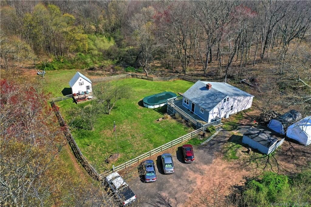 Property Photo:  245 Sperry Lane  CT 06513 