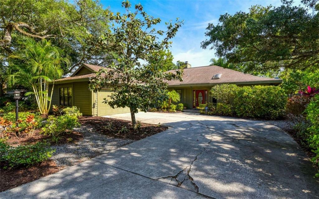 Property Photo:  4117 Woodview Drive  FL 34232 