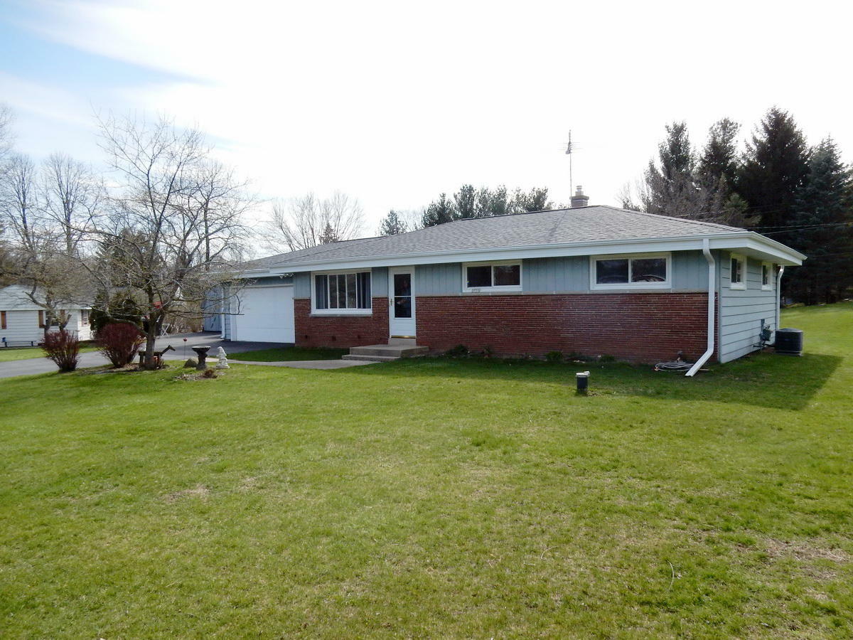 Property Photo: 2735 Harmony Cir WI 53045