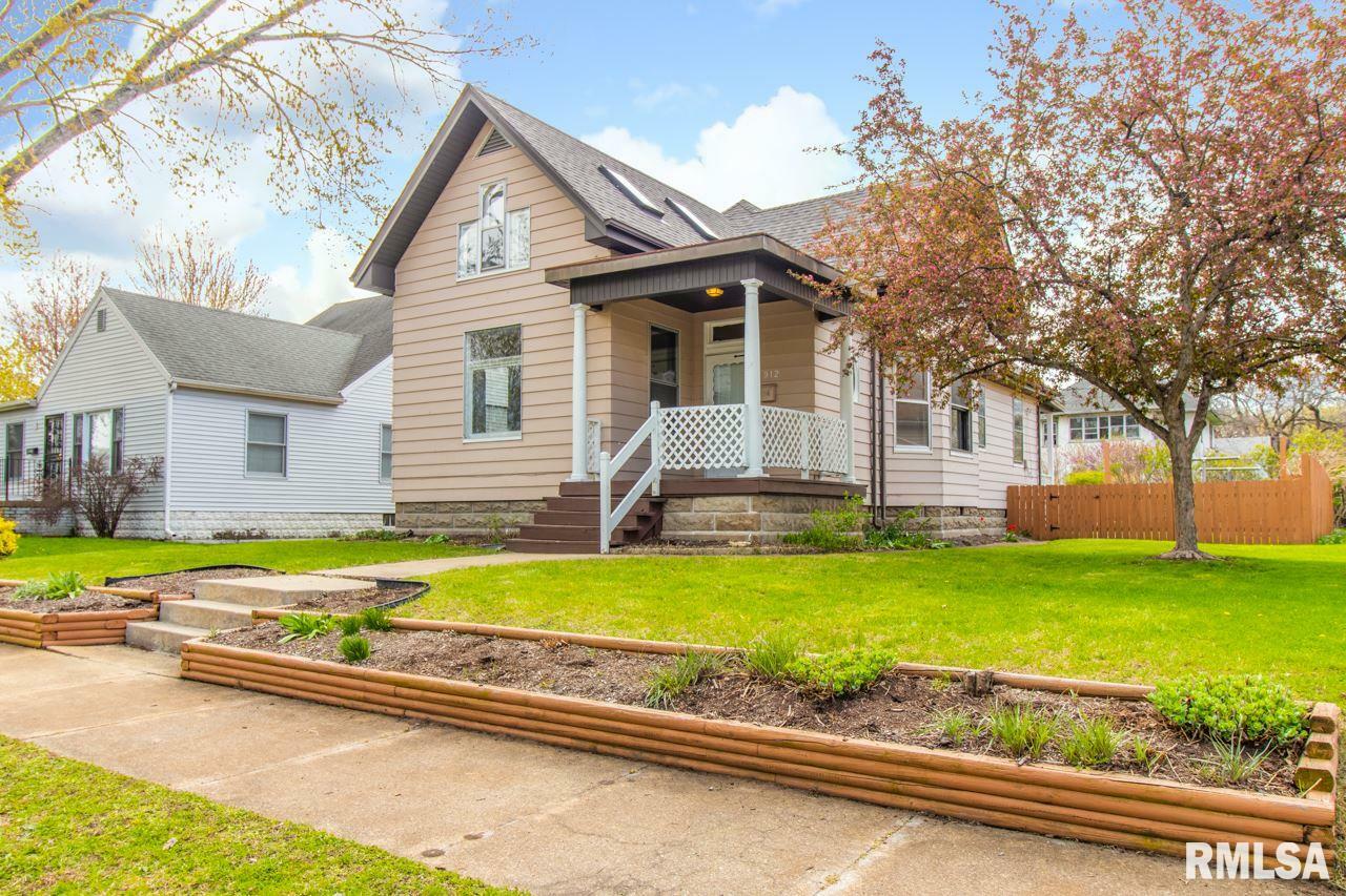 Property Photo:  912 State  IL 61554 