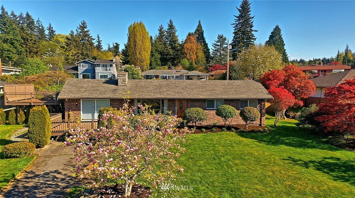 Property Photo:  1025 N Park Drive  WA 98203 