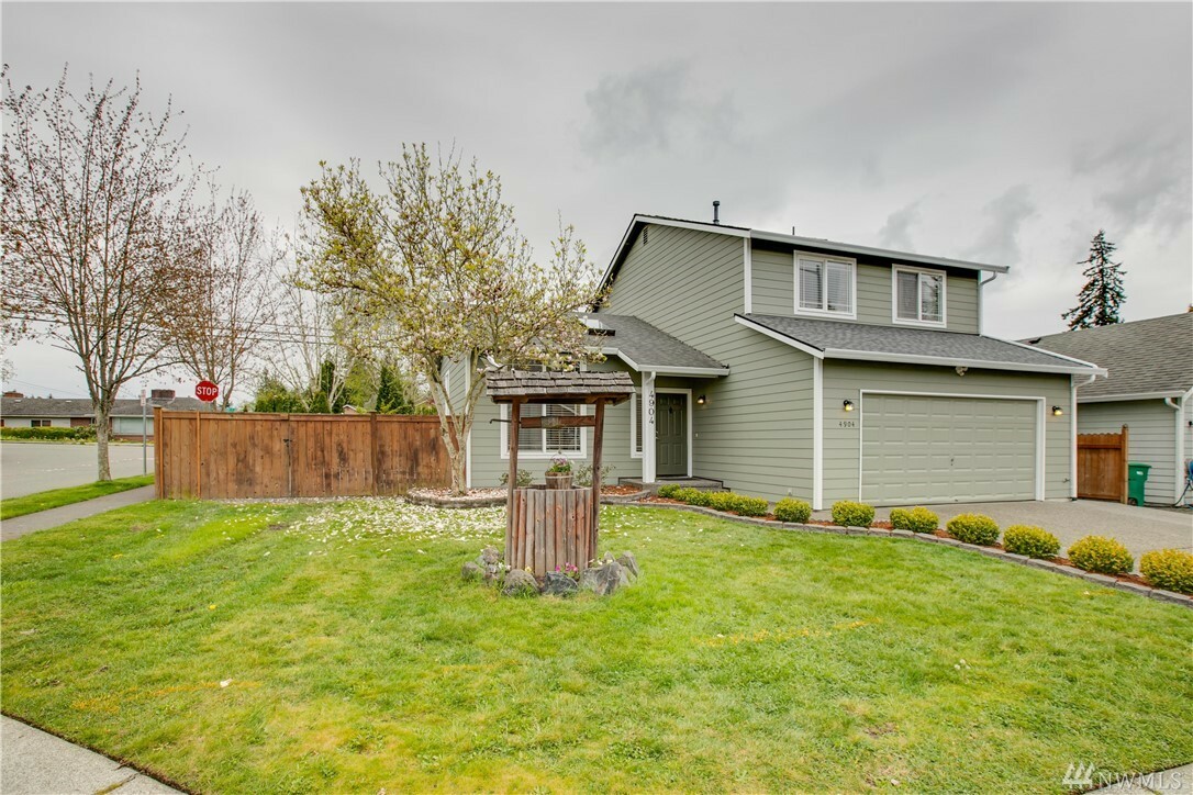 Property Photo:  4904 147th Place SW  WA 98026 